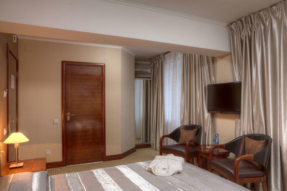 Voyage Hotel Almaty Exterior foto