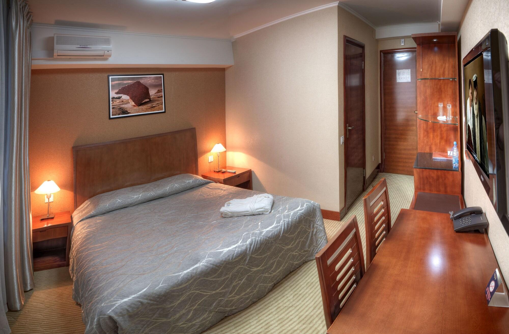Voyage Hotel Almaty Exterior foto