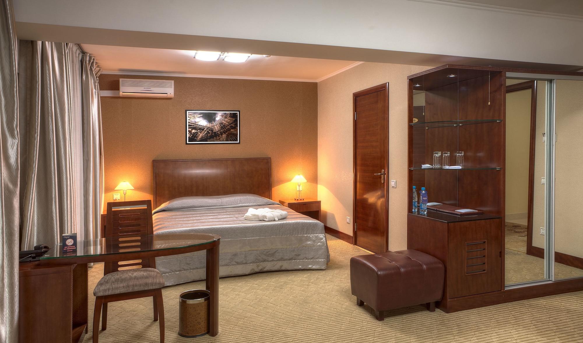 Voyage Hotel Almaty Exterior foto