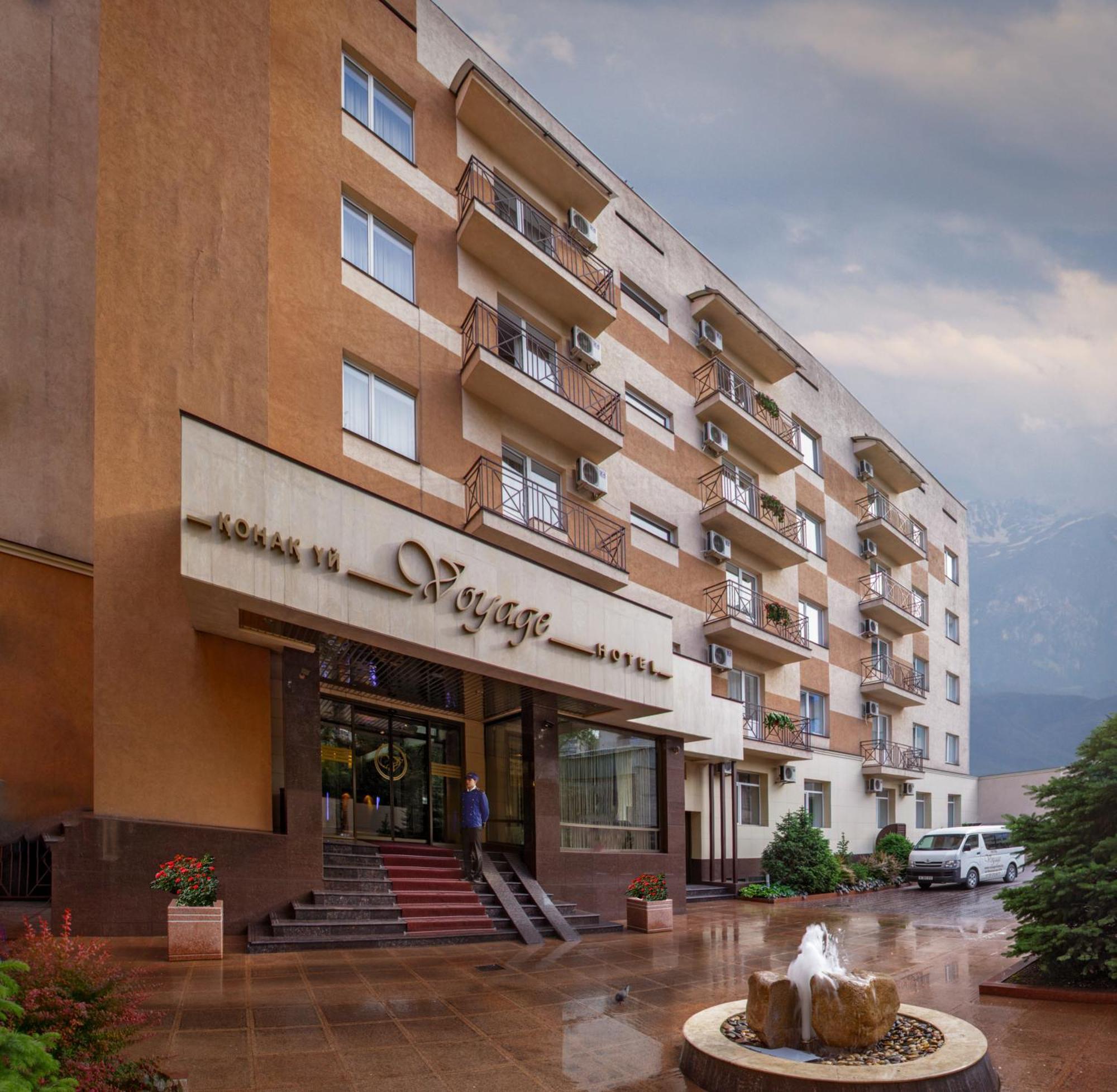 Voyage Hotel Almaty Exterior foto