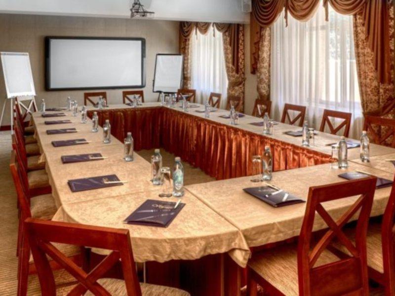 Voyage Hotel Almaty Exterior foto